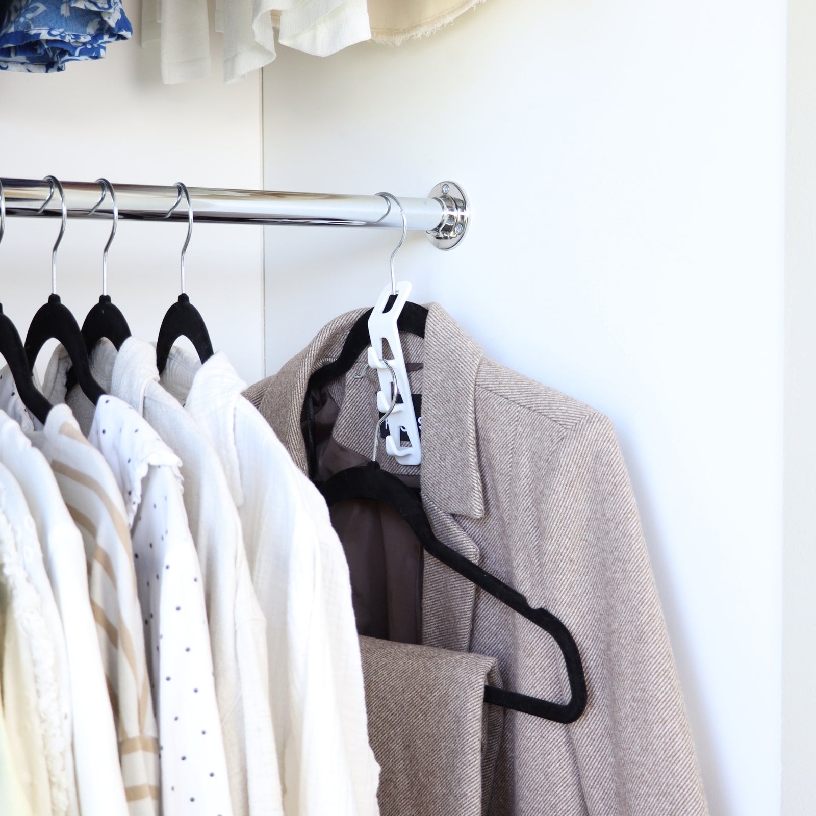 Ekstra krok til kleshenger – spar plass i garderoben