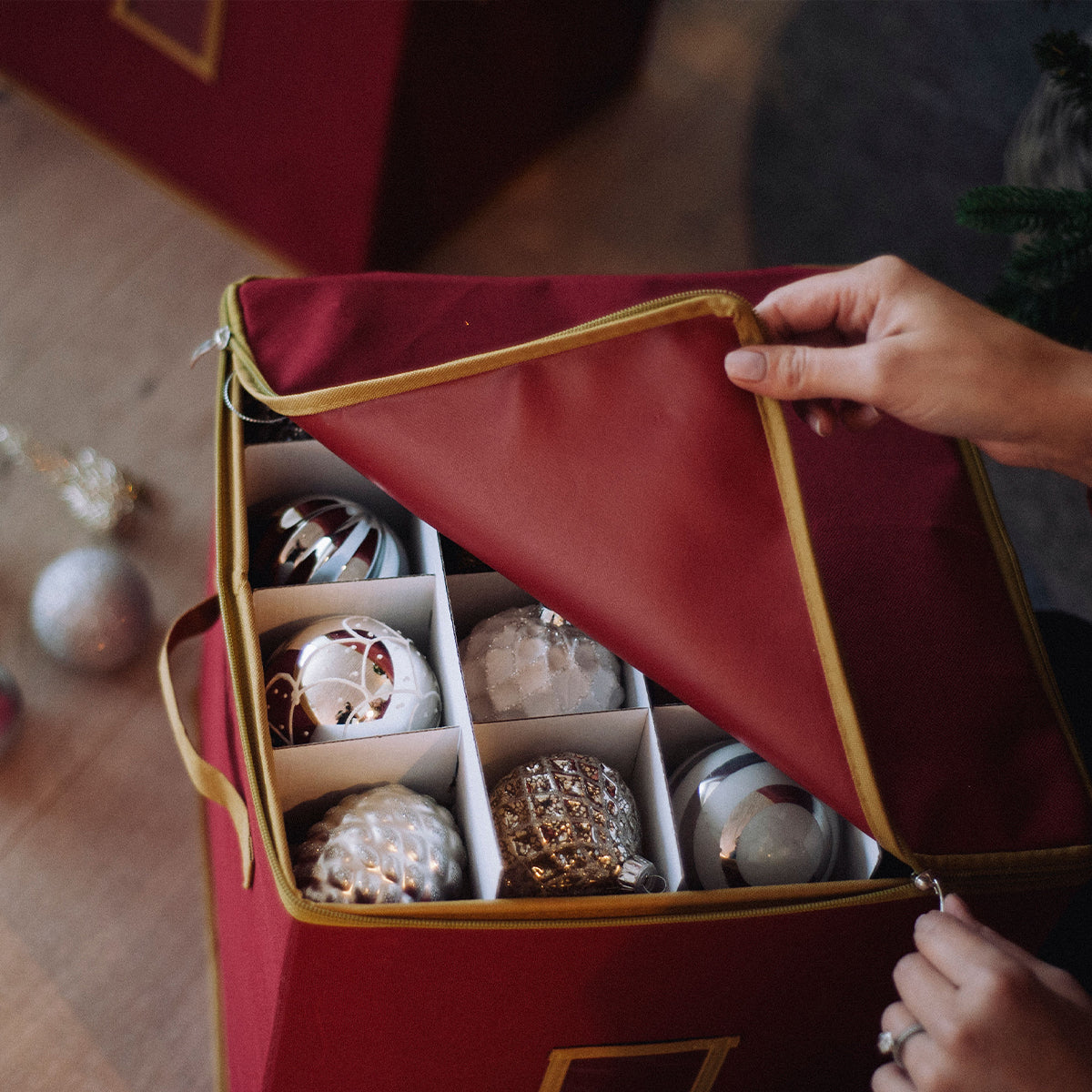 Oppbevaringsboks for julekuler – enkel å stable og lagre