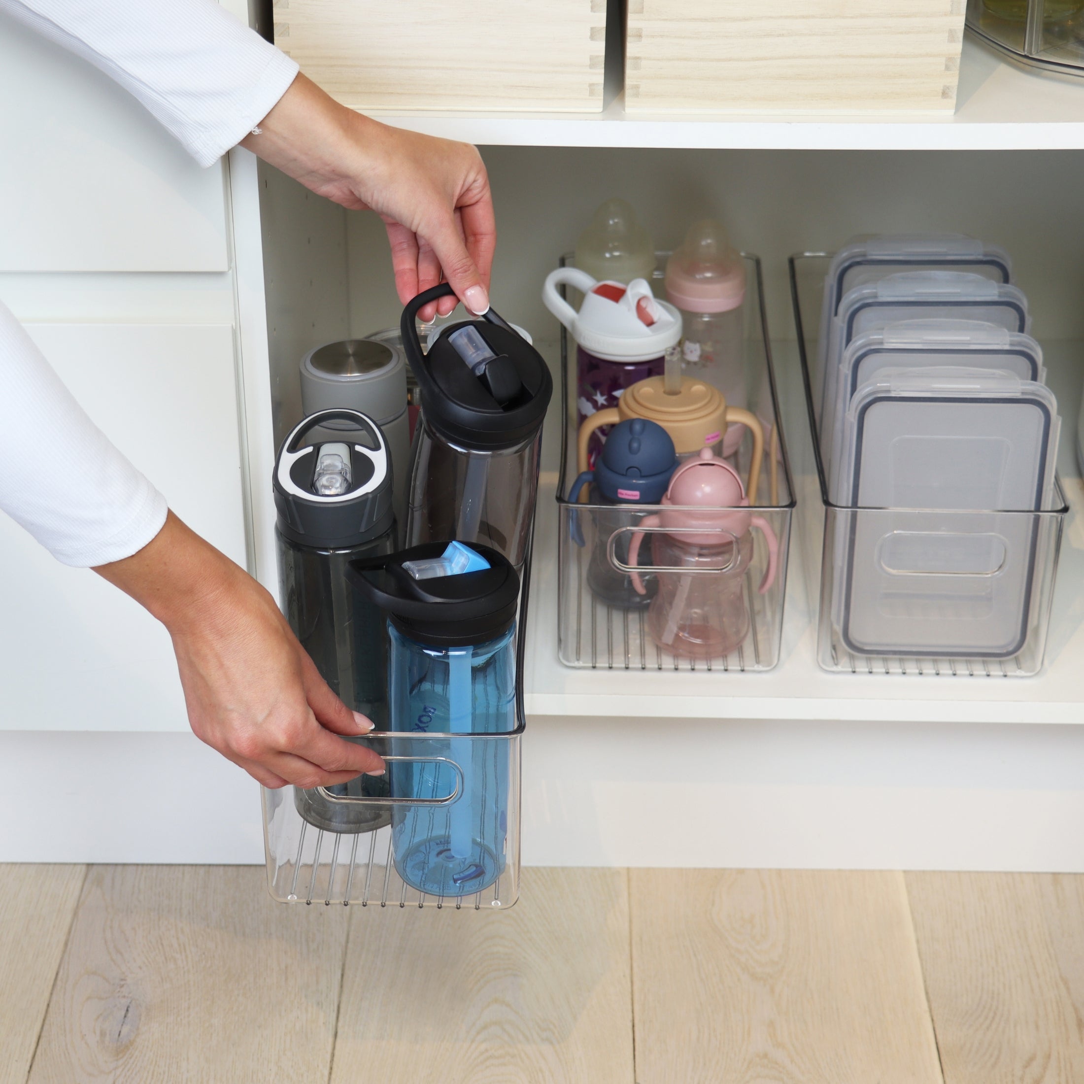 lag en skuf i kjøkkenskapet - organiser og rydd drikkeflasker og matbokser