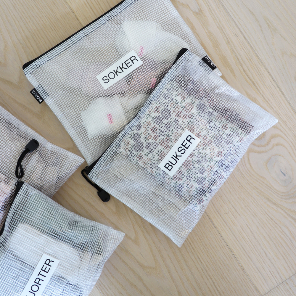 som en zip lock pose, men enda mer solid. plastlommer til skiftetøy på skole og barnehage