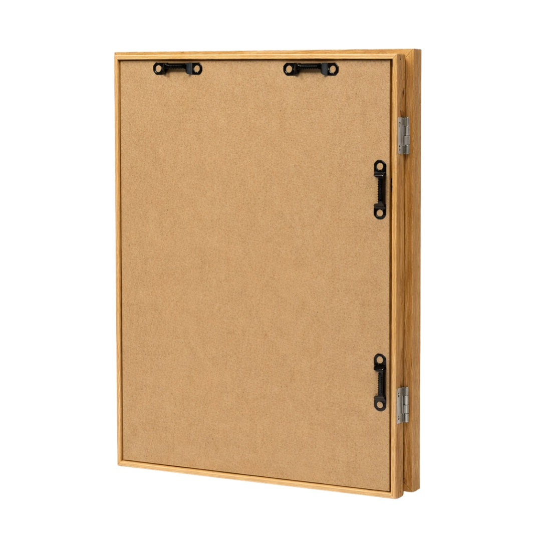 tegningsrammen kan henges opp stående og liggende